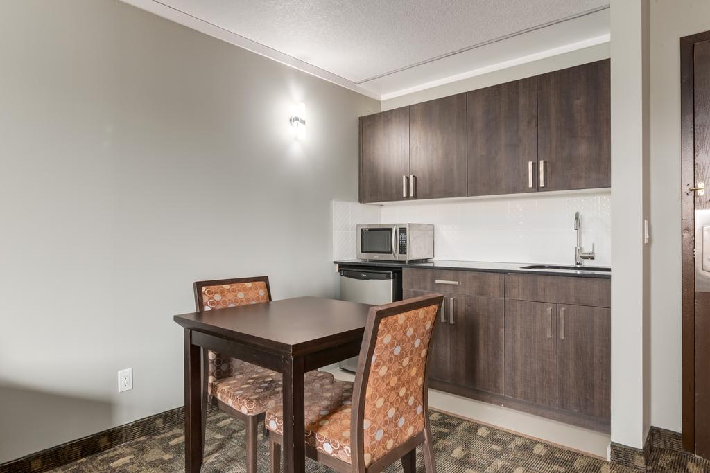 Airport Traveller'S Inn Калґарі Номер фото